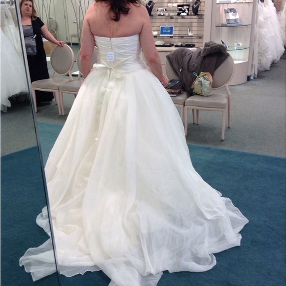 Used wedding dress from 2015. Still in good condition. Only wore once. - Picture 3 of 3